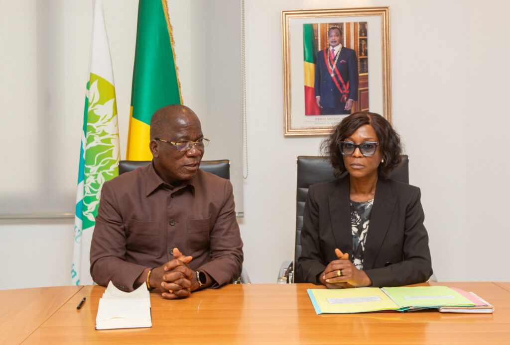 La Ministre de l&rsquo;environnement, du développement durable et du Bassin du Congo, SOUDAN-NONAULT a accordé une audience à son homologue de la Côte d&rsquo;Ivoire, M. Jacques ASSAHORE KONAN