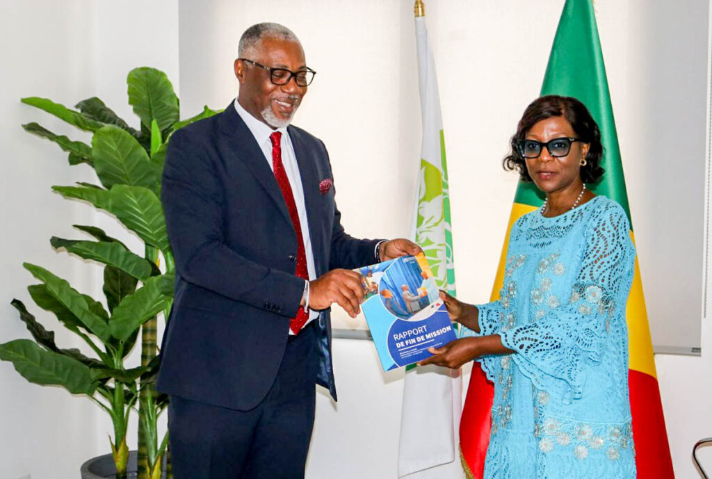 Le représentant de l&rsquo;OMS a présenté officiellement son rapport de fin de mission en République du Congo à la Ministre de l&rsquo;Environnement, du Développement Durable et du Bassin du Congo, Secretaire Exécutive de la Commission Climat du Bassin du Congo(CCBC).